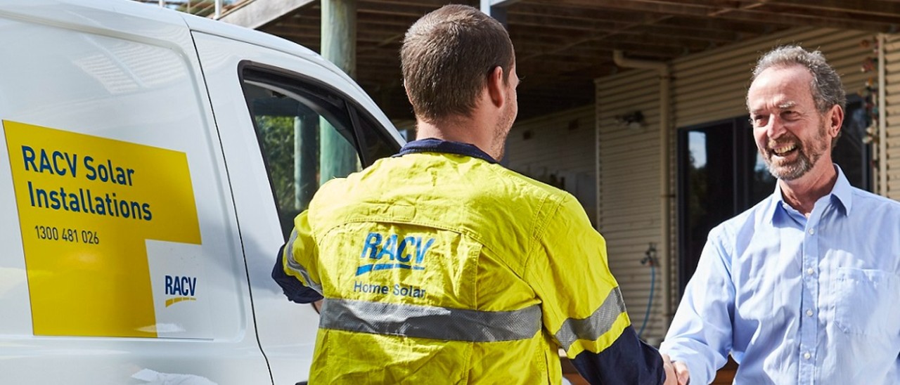 Solar_RACV_1400x600 RACV solar technician shaking hands with a homeowner