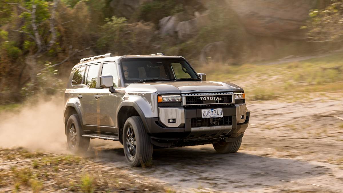 2025 Toyota LandCruiser Prado GXL offroad driving