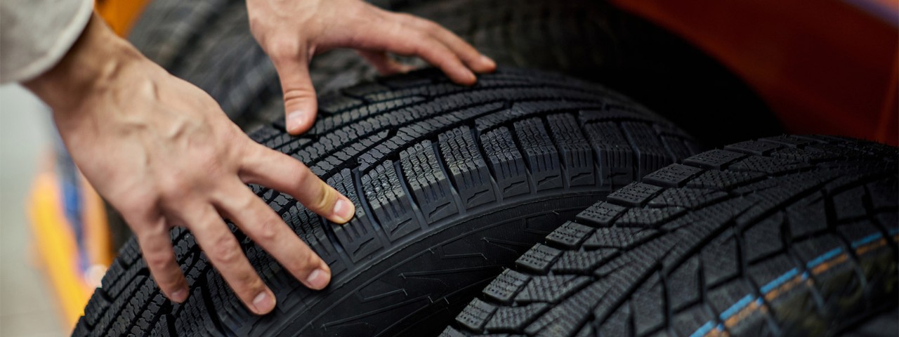 1356371079 Hands touching a car tyre