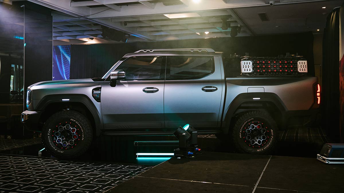 Side profile of silver design prototype of Chery KP31 dual cab ute at Sydney venue.