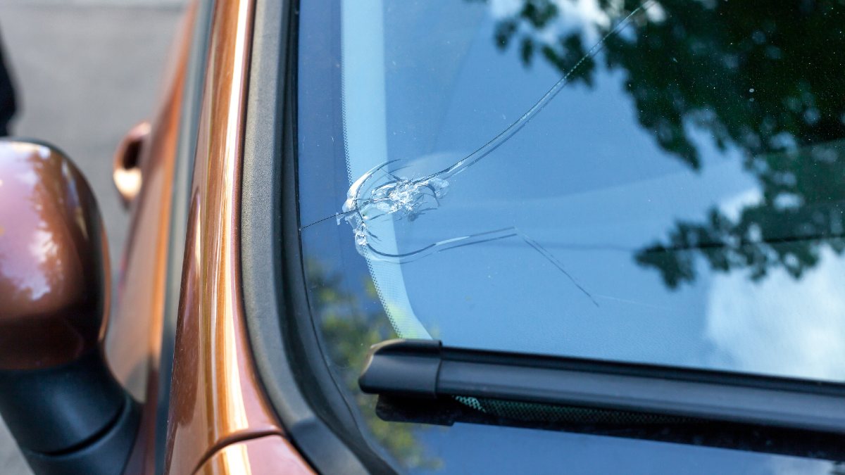 cracked windscreen