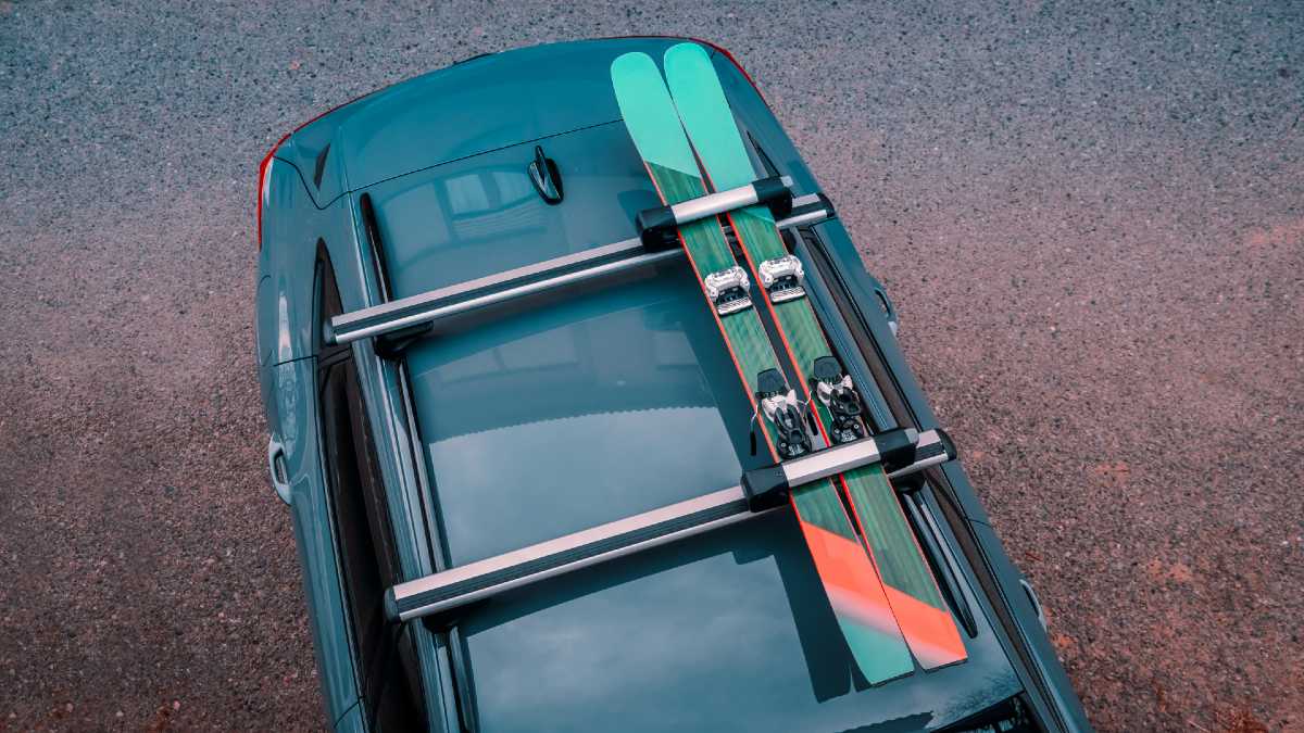 skis on car roof racks