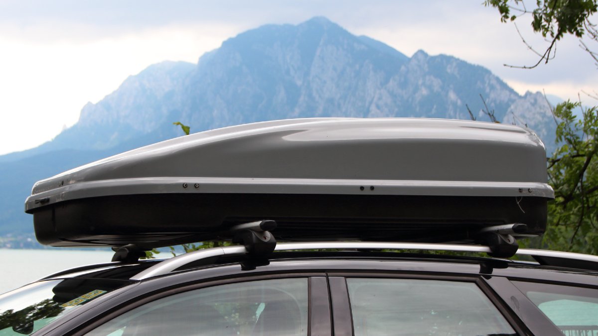 roof rack with cargo basket
