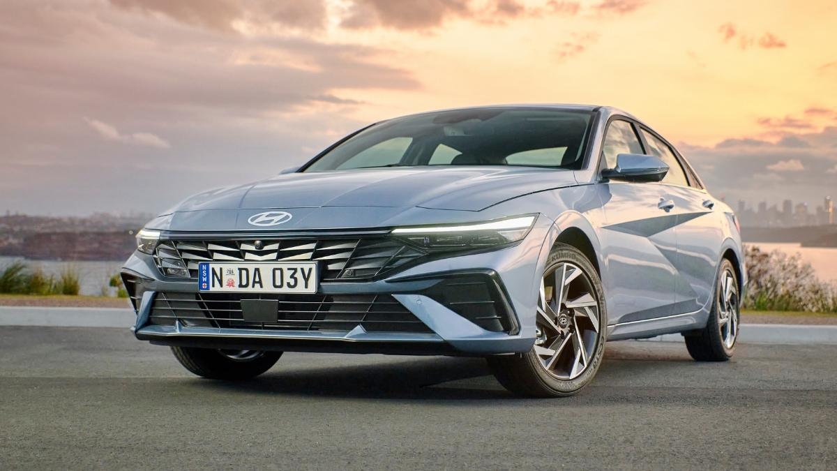 Hyundai i30 sedan hybrid