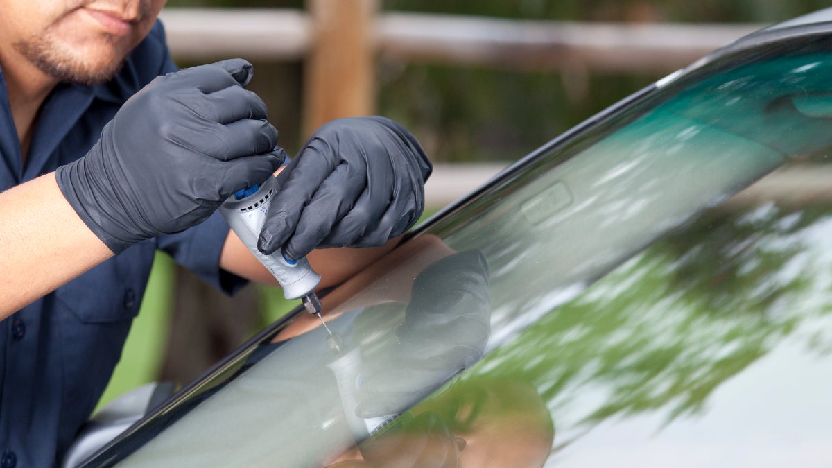 mechanic repairing a windscreen chip