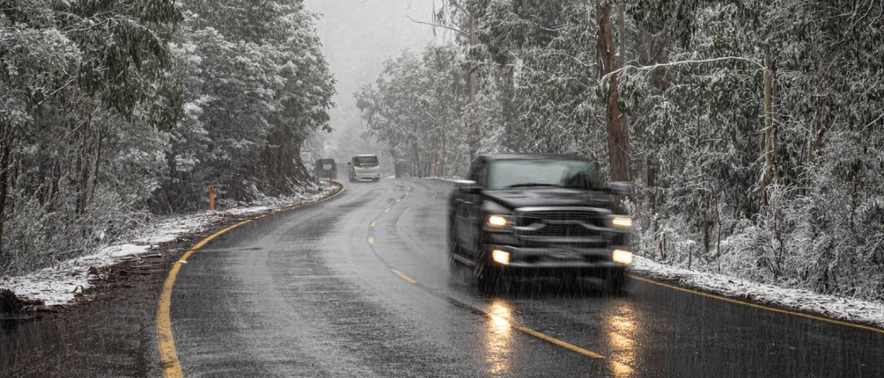 /content/dam/racv-assets/images/images/content-hub/transport/safety/snow/banners---thumbnails/GettyImages-2162453351-900x600.jpg