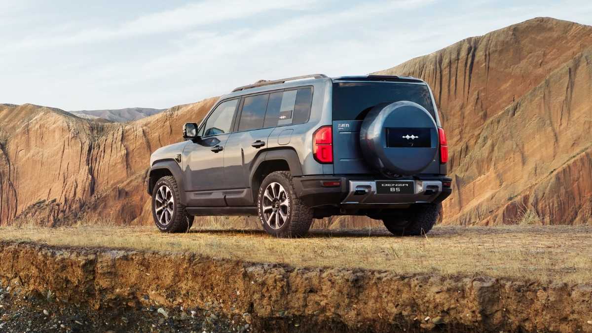 2026 Denza B5 rear three quarter