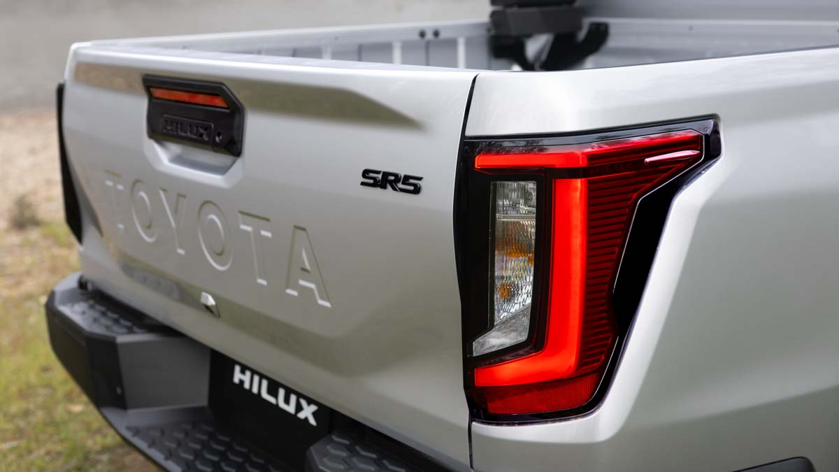 2026 Toyota HiLux SR5