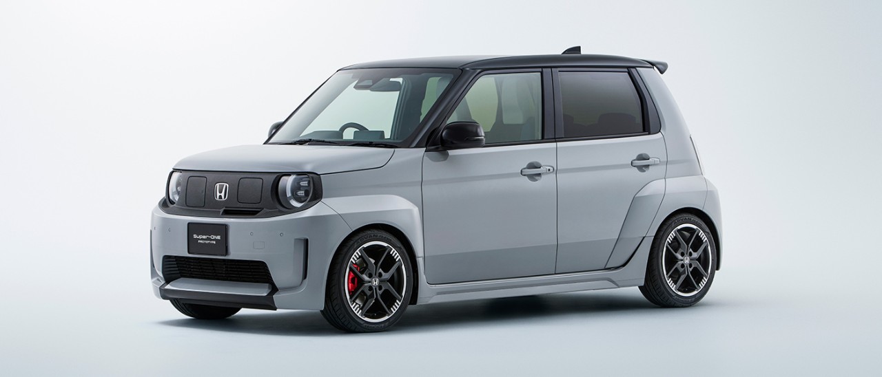 Studio shot of sporty Honda Super-One EV hatch with light grey body paint, black roof, 16-inch black alloy wheels.