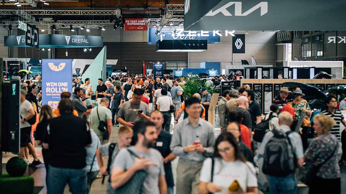 Crowds at expo in Sydney for electric cars