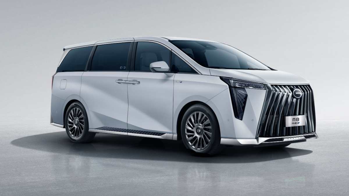 2026-GAC-M8-PHEV-front-three-quarters