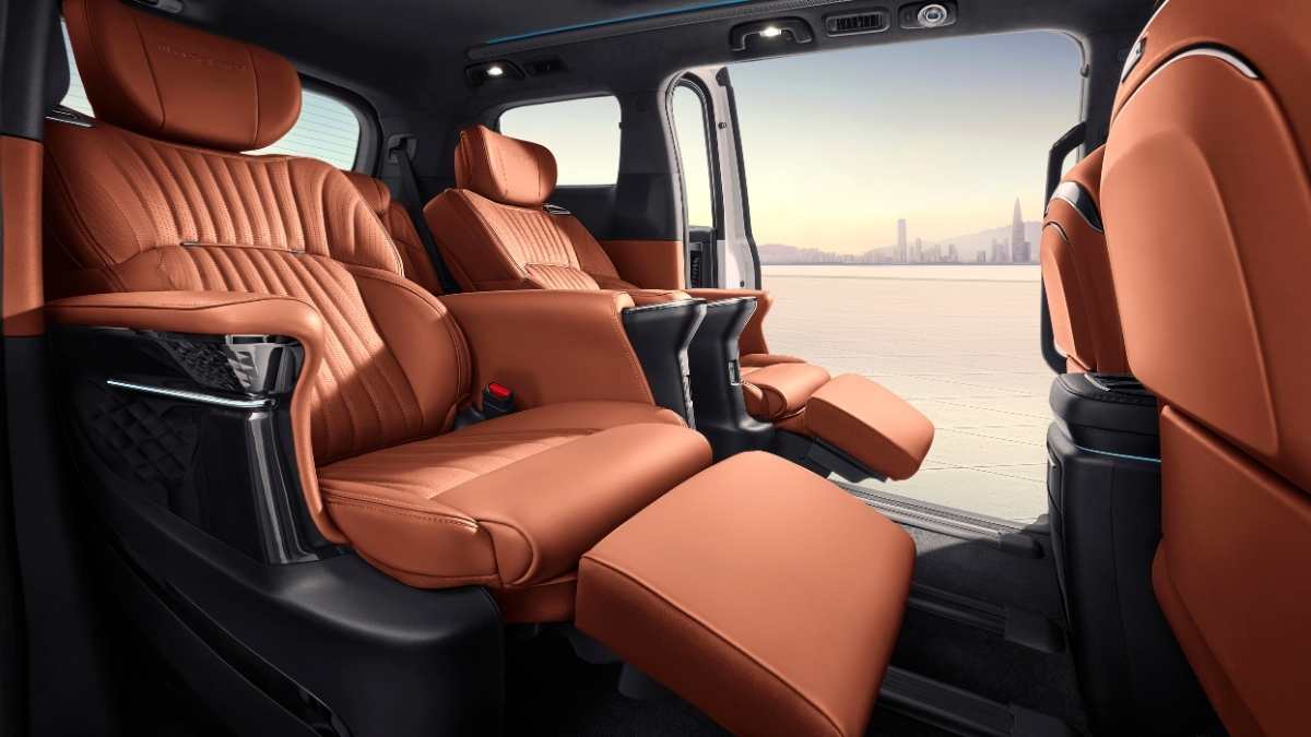 2026-GAC-M8-PHEV-people-mover-reclining-rear-seats.