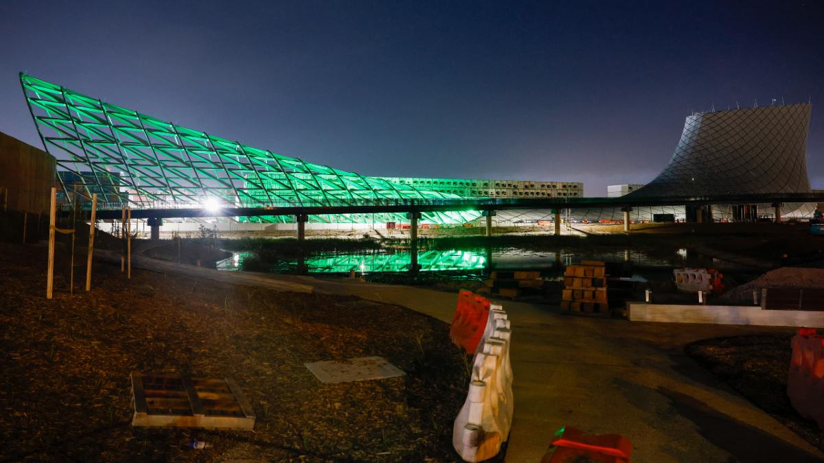 A route 75 tram travelling down a busy road in Melbourne