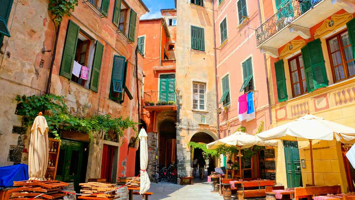 sunlit cafe courtyard in Moterosso