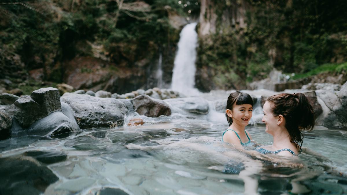 mother and child in a Japanese onsen