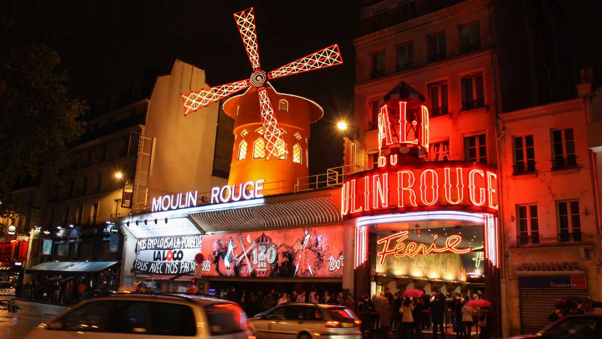 exterior view of the Moulin Rogue
