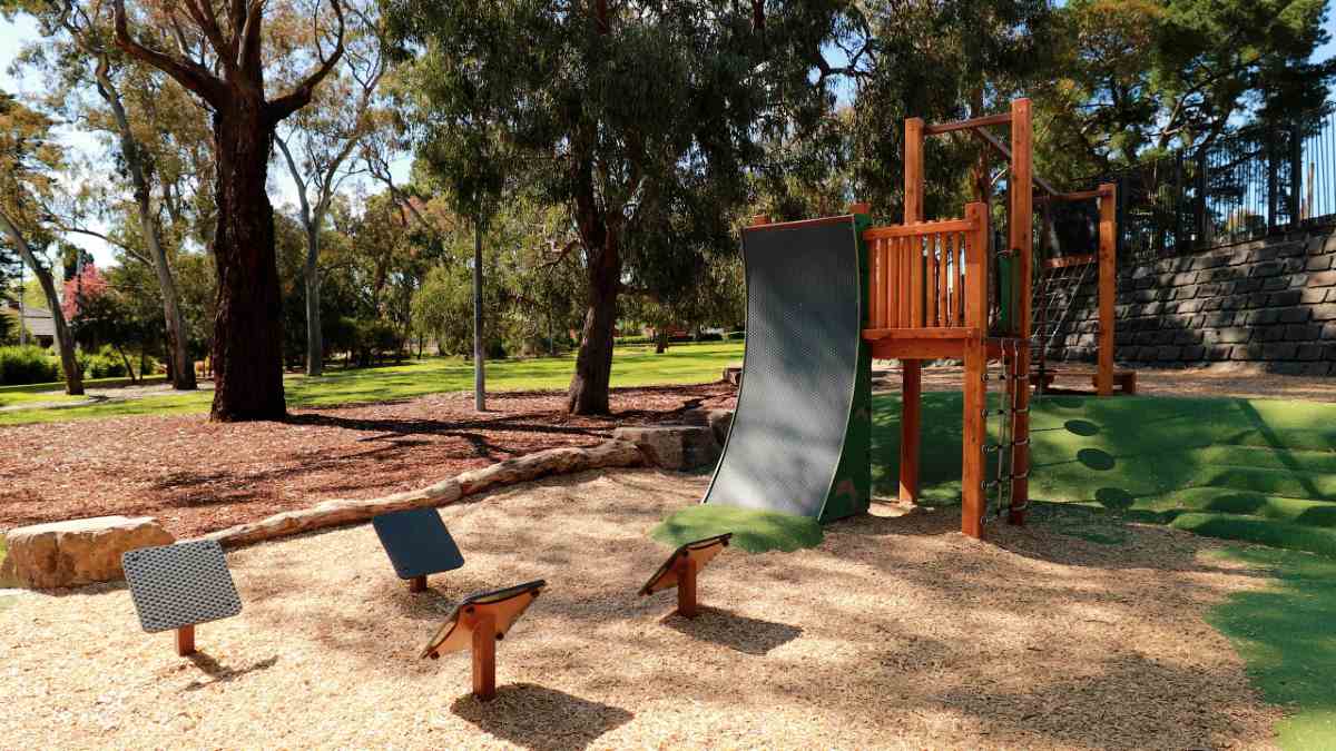 A ninja wall and steps at Victoria Park Playground in Kew